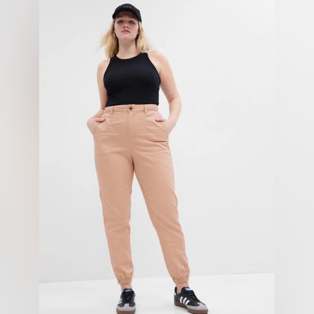 Gap Girlfriend Jogger in Pink (size 20)